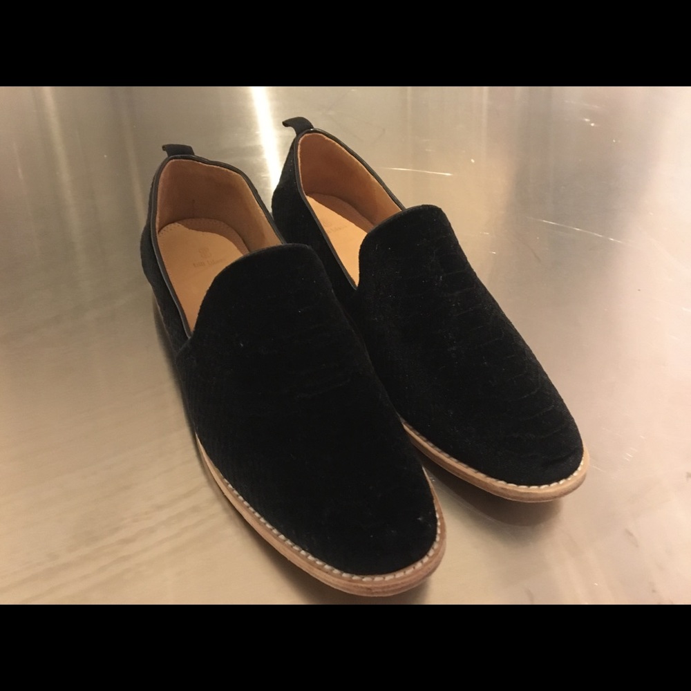 Barely worn Bill Blass velvet loafers